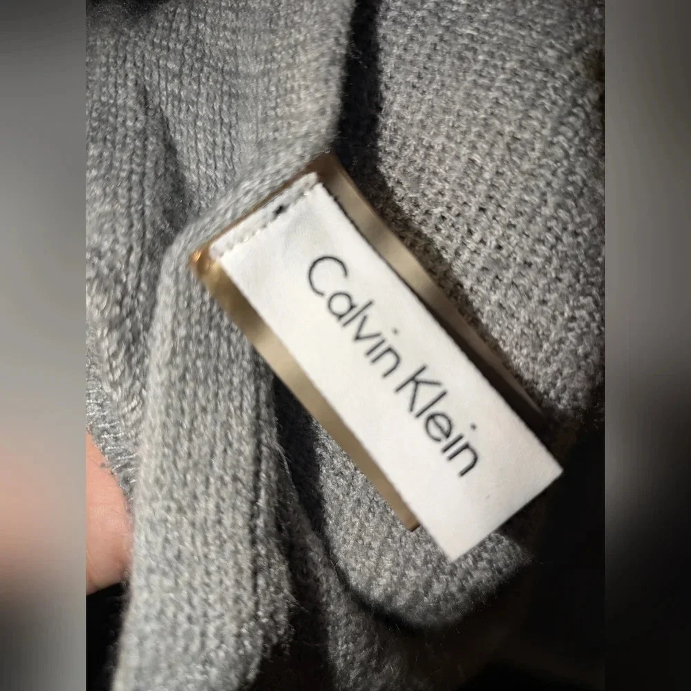 Calvin Klein Men's Gray Winter Scarf. One Size Fits All. EUC